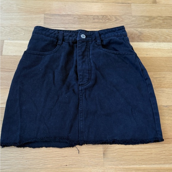 Brandy Melville Y2K Classic Black Denim Skirt - Picture 4 of 7